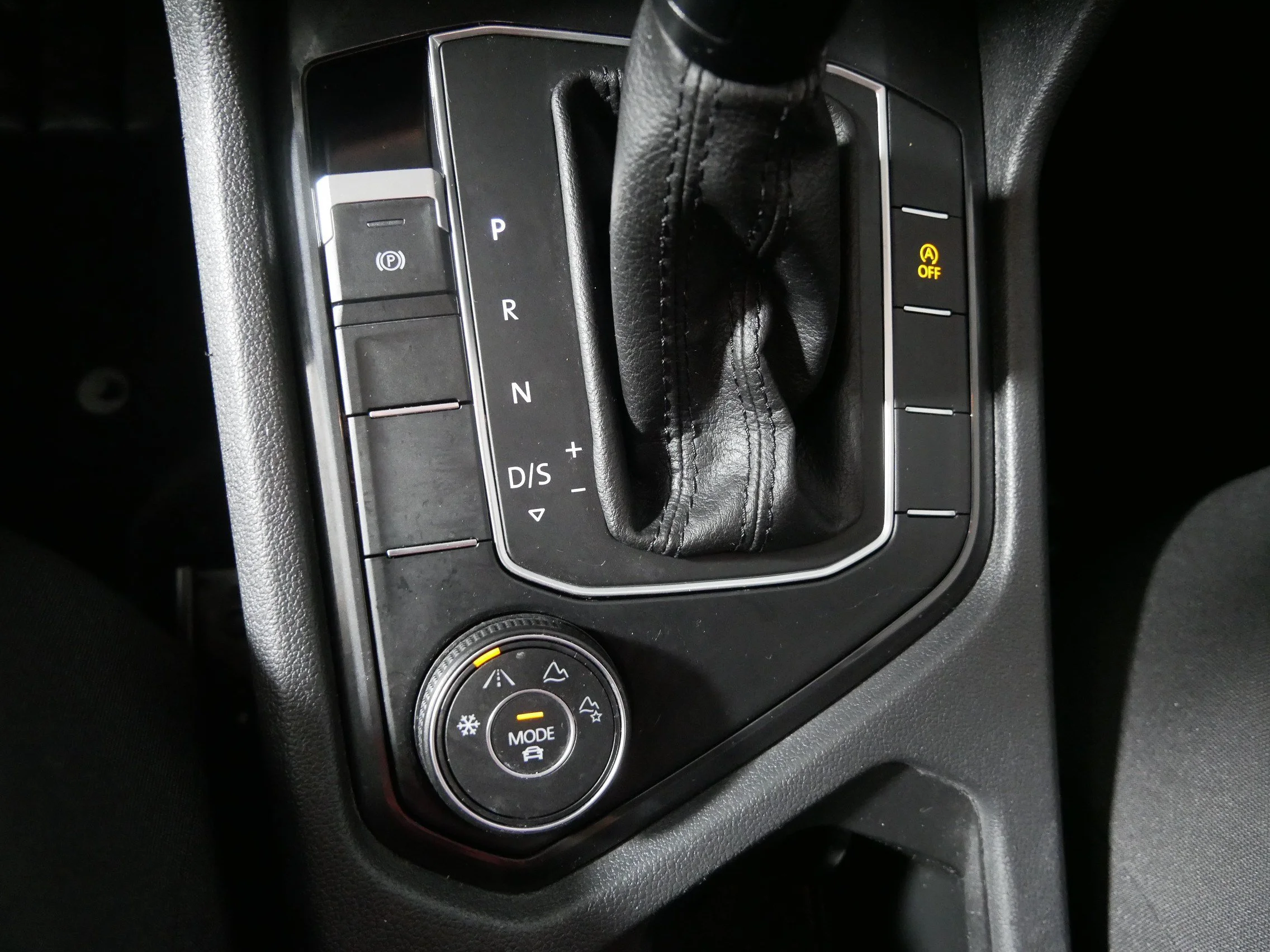 Used 2021 Deep Black Pearl Volkswagen S image 29