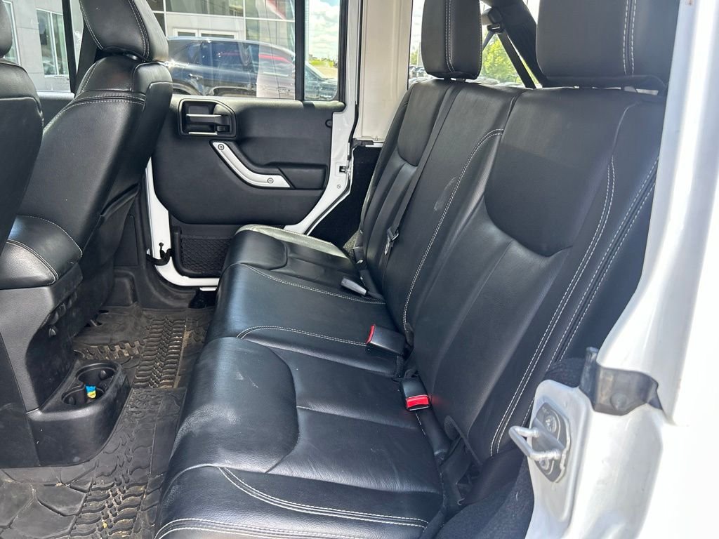 Used 2016 White Jeep Unlimited Rubicon image 9