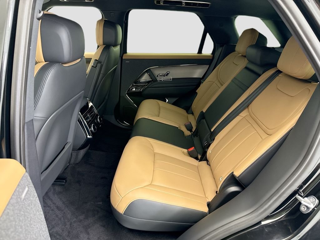 New 2026 Santorini Black Land Rover Dynamic SE image 20