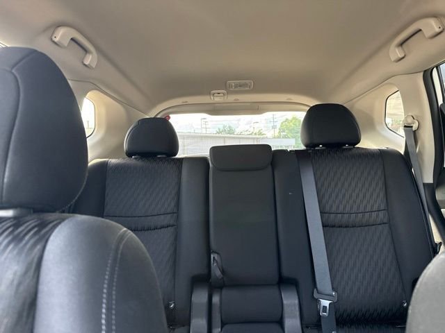 Used 2020 White Nissan SV image 17