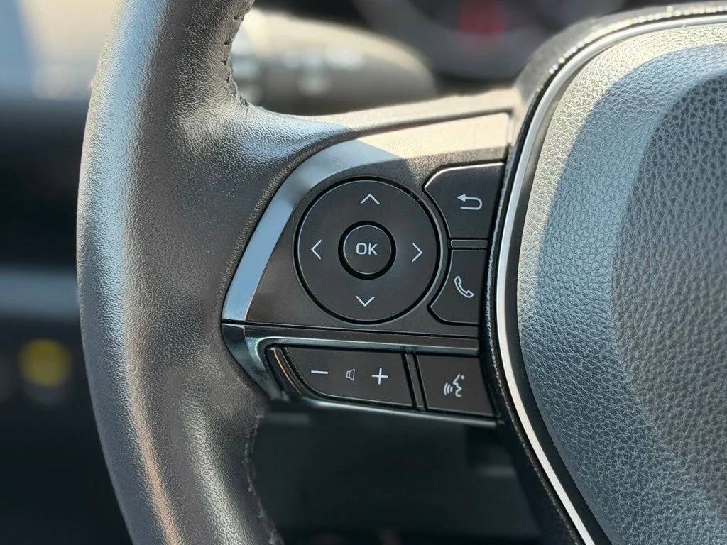 Used 2020 Gray Toyota XLE Premium image 12