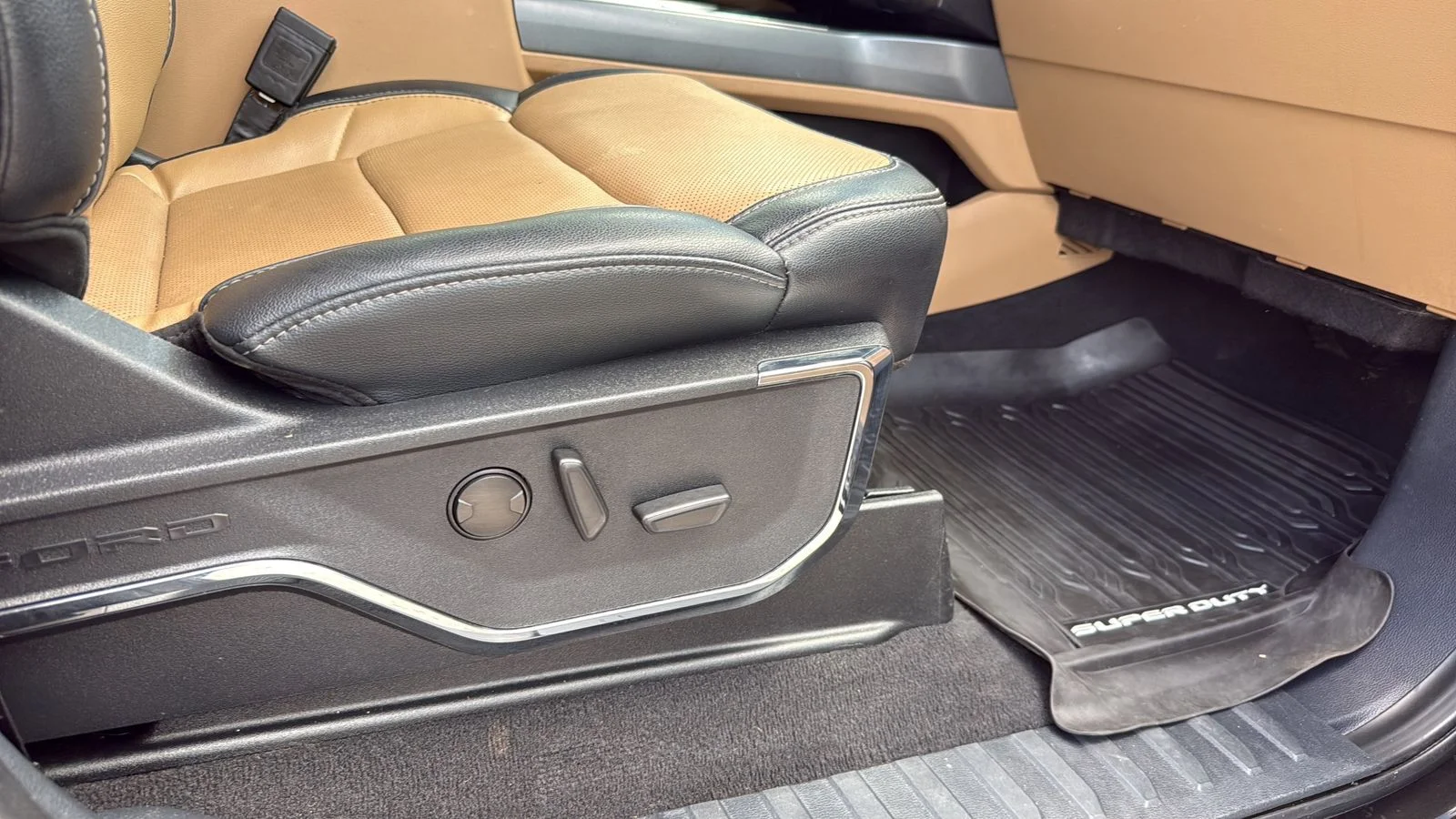 Used 2024 Brown Ford Lariat image 24
