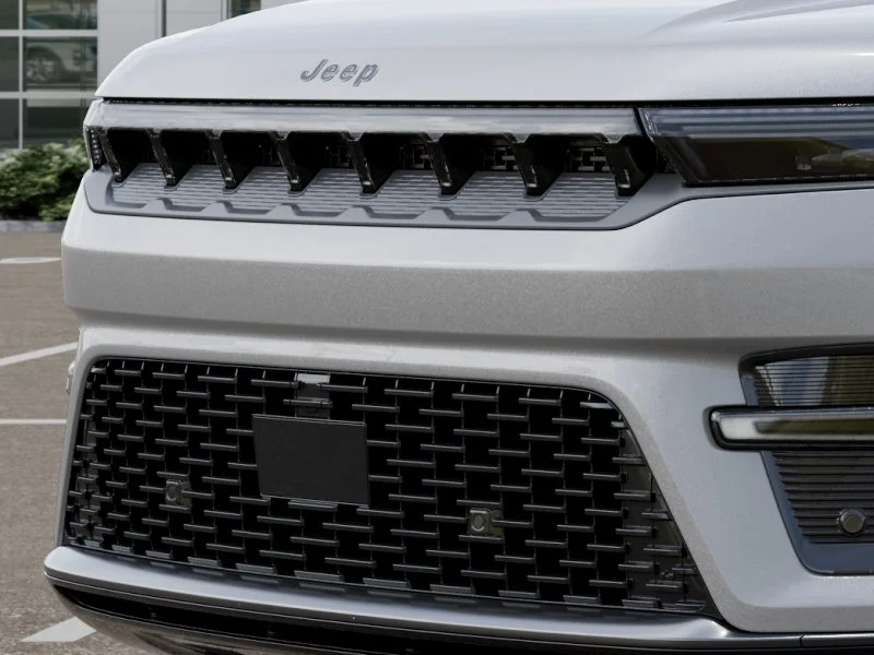 New 2026 Silver-Zynith Exterior Paint Jeep Limited Altitude image 37