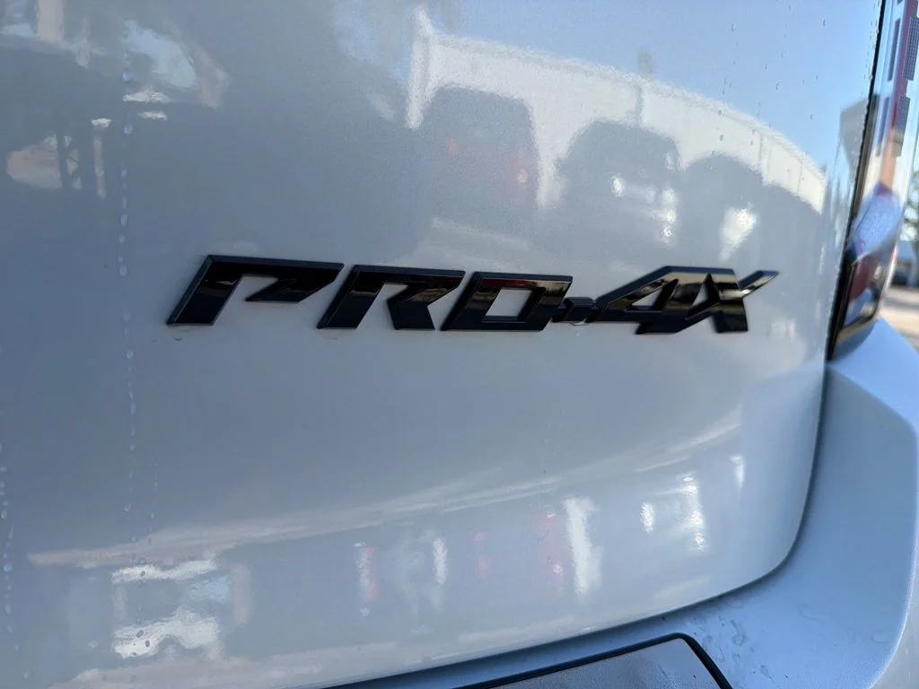 New 2026 Aspen White TriCoat / Super Black Two-tone Nissan PRO-4X® image 9