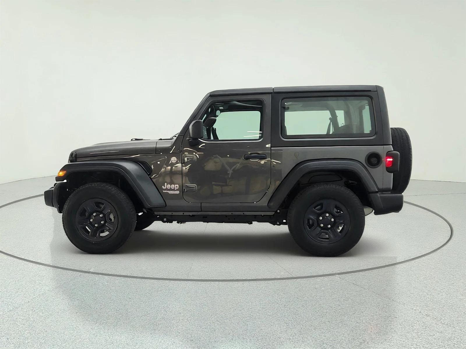 Used 2018 Granite Crystal Metallic Clearcoat Jeep Sport image 8