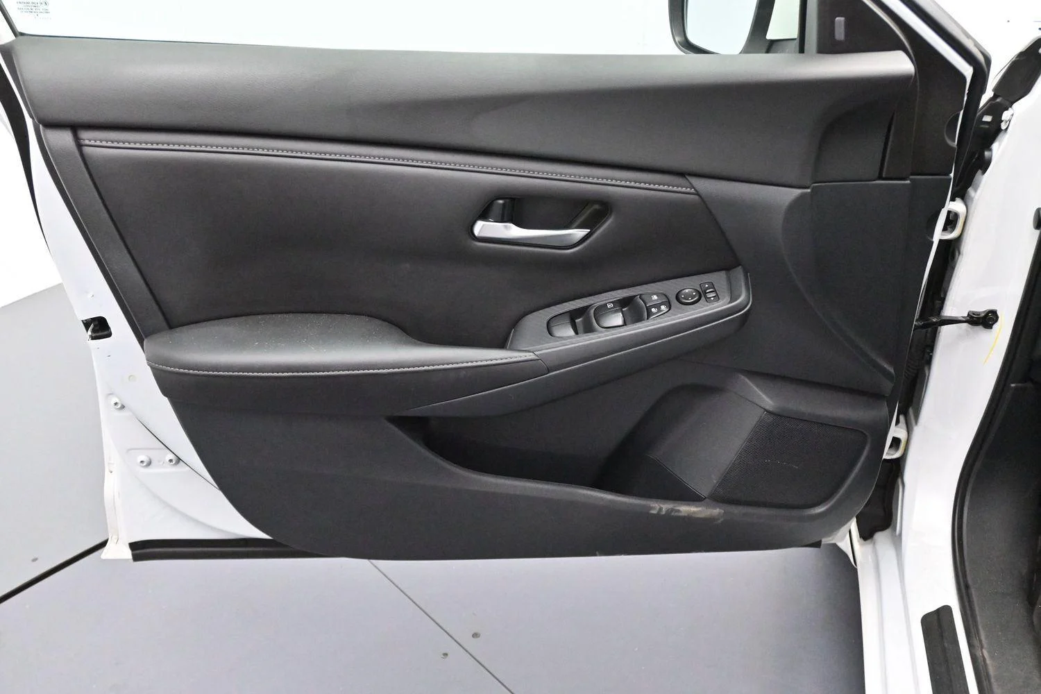 Used 2021 Aspen White Tricoat Nissan SV image 10