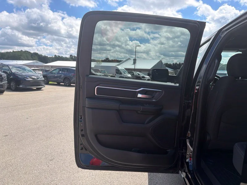 New 2026 Diamond Black Crystal Pearl-Coat Exterior Paint RAM Big Horn/Lone Star image 10