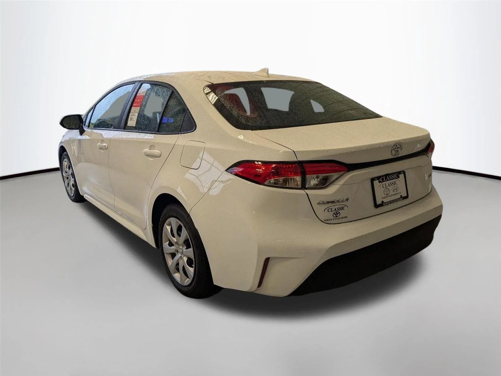 2025 Toyota Corolla LE - Photo 6