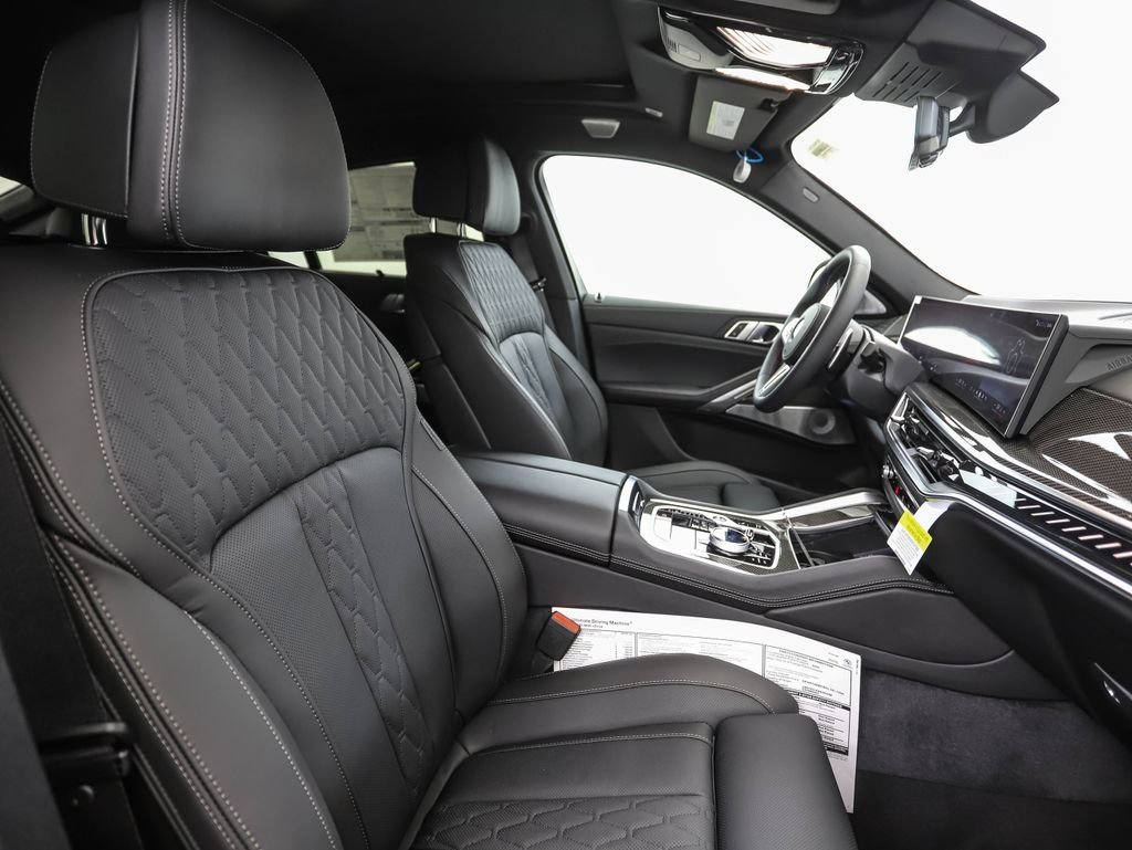Used 2026 Black Sapphire Metallic BMW M60i image 31