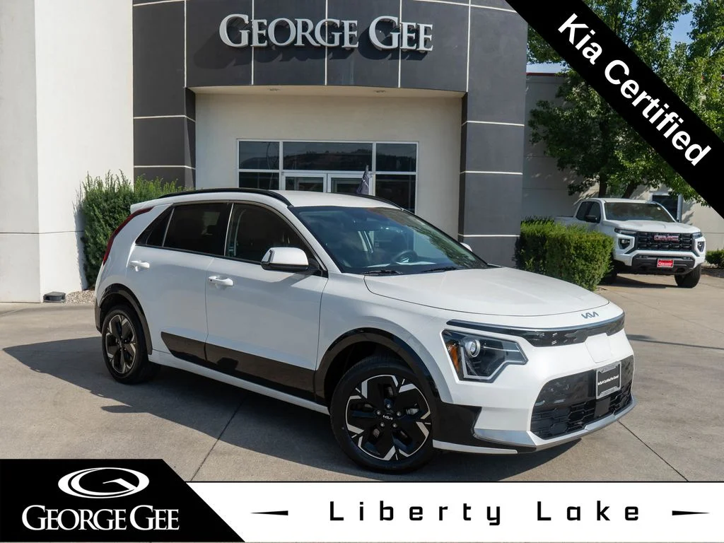 Certified Used 2023 White Kia Wind image 1