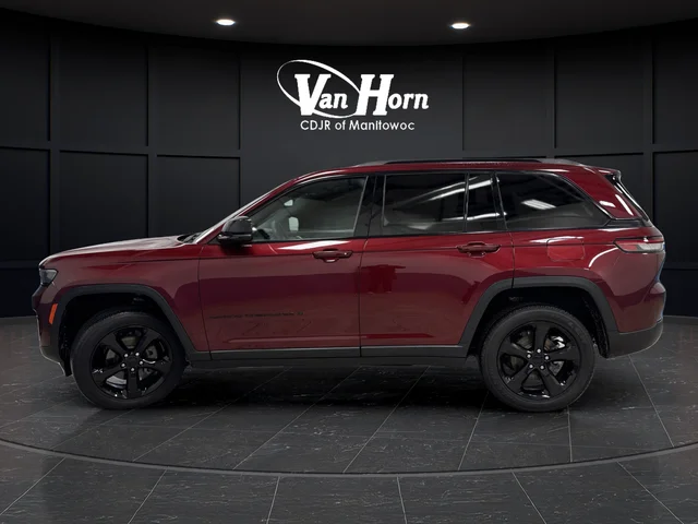 Used 2023 Velvet Jeep Altitude X image 11
