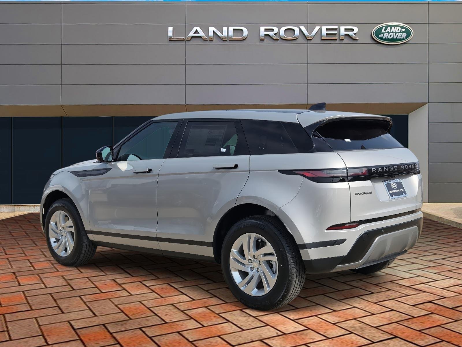 New 2026 Seoul Pearl Silver Land Rover Core S image 4