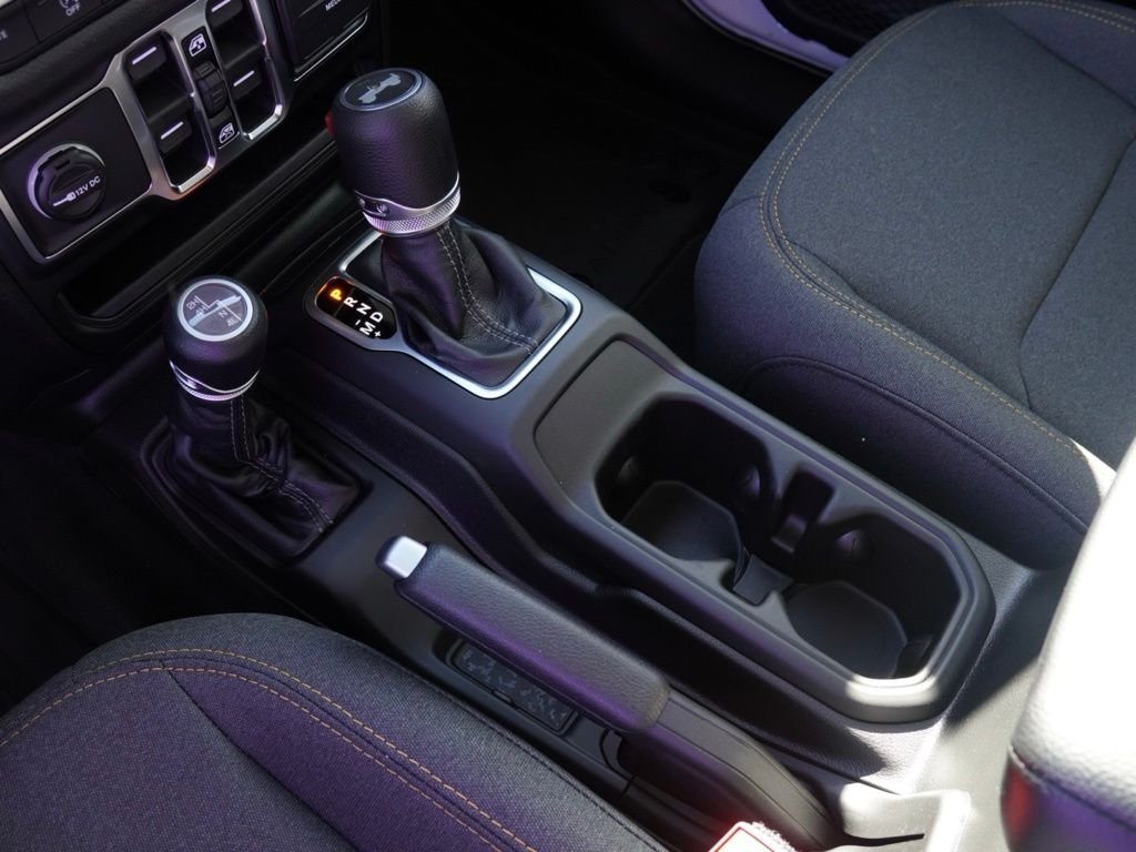 New 2026 Bright White Clear-Coat Exterior Paint Jeep Sport image 19