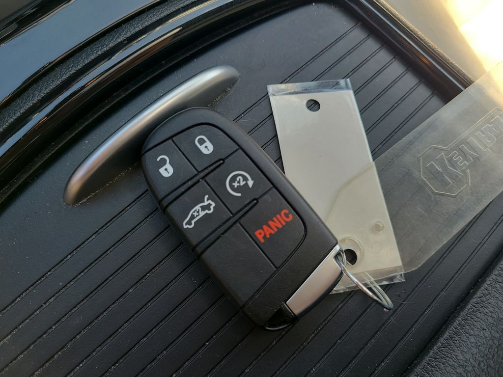 Used 2018 White Chrysler S image 25
