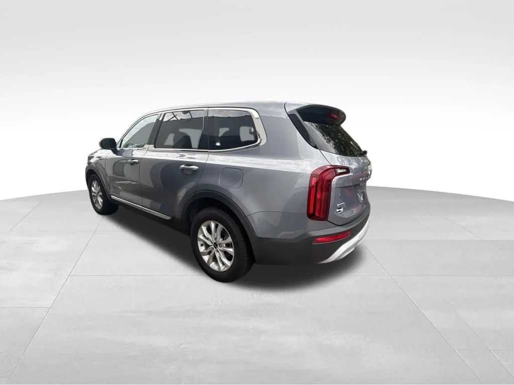 Used 2022 Silver Kia LX image 4