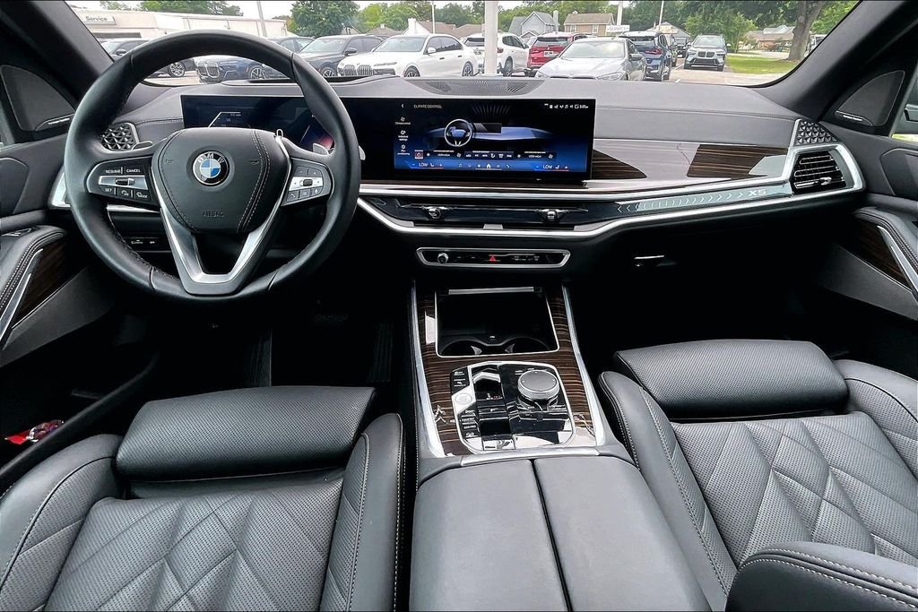 Used 2026 Black BMW xDrive40i image 4