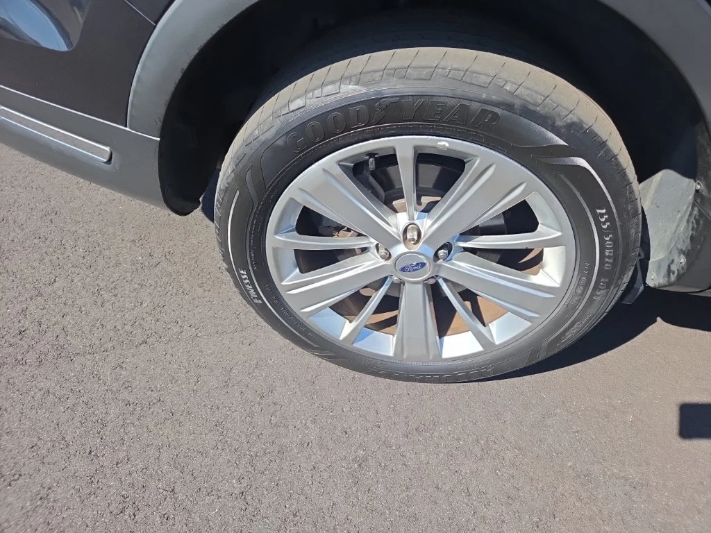 Used 2019 Black Ford Limited image 27