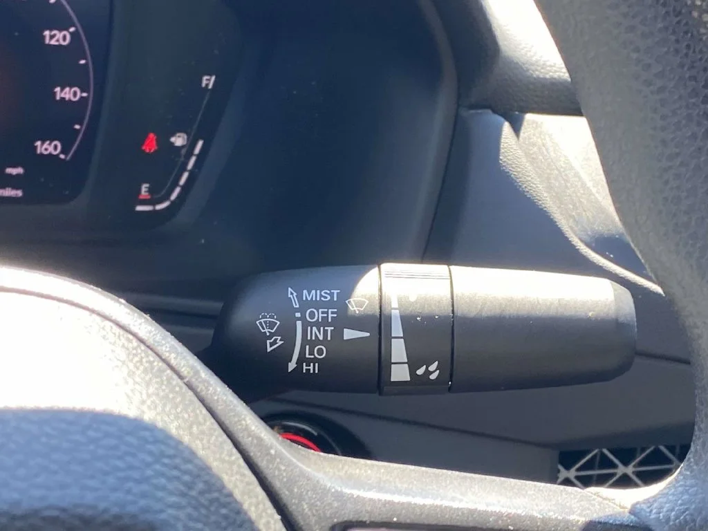 Certified Used 2025 White Honda SE image 33