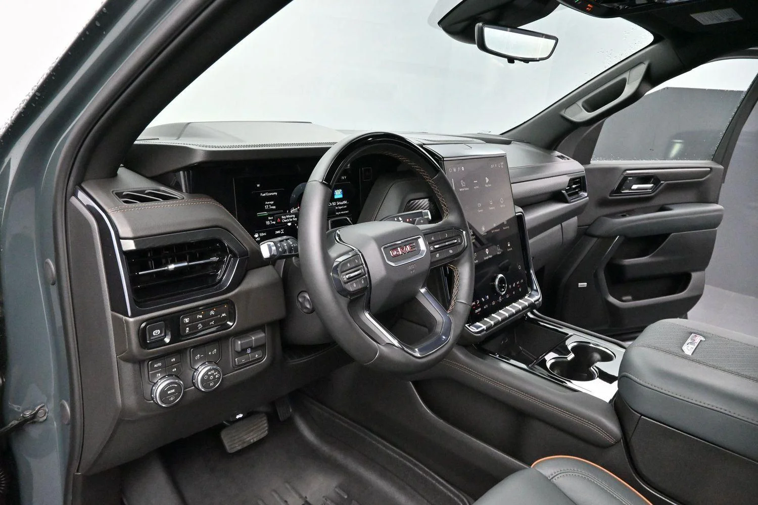 Used 2026 Midnight Pine GMC AT4 image 13