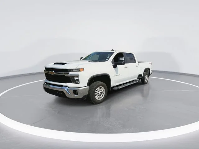 Used 2025 White Chevrolet LT image 4
