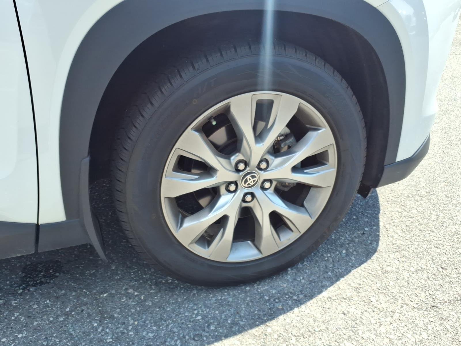 Used 2024 Wind Chill Pearl Toyota Limited image 13