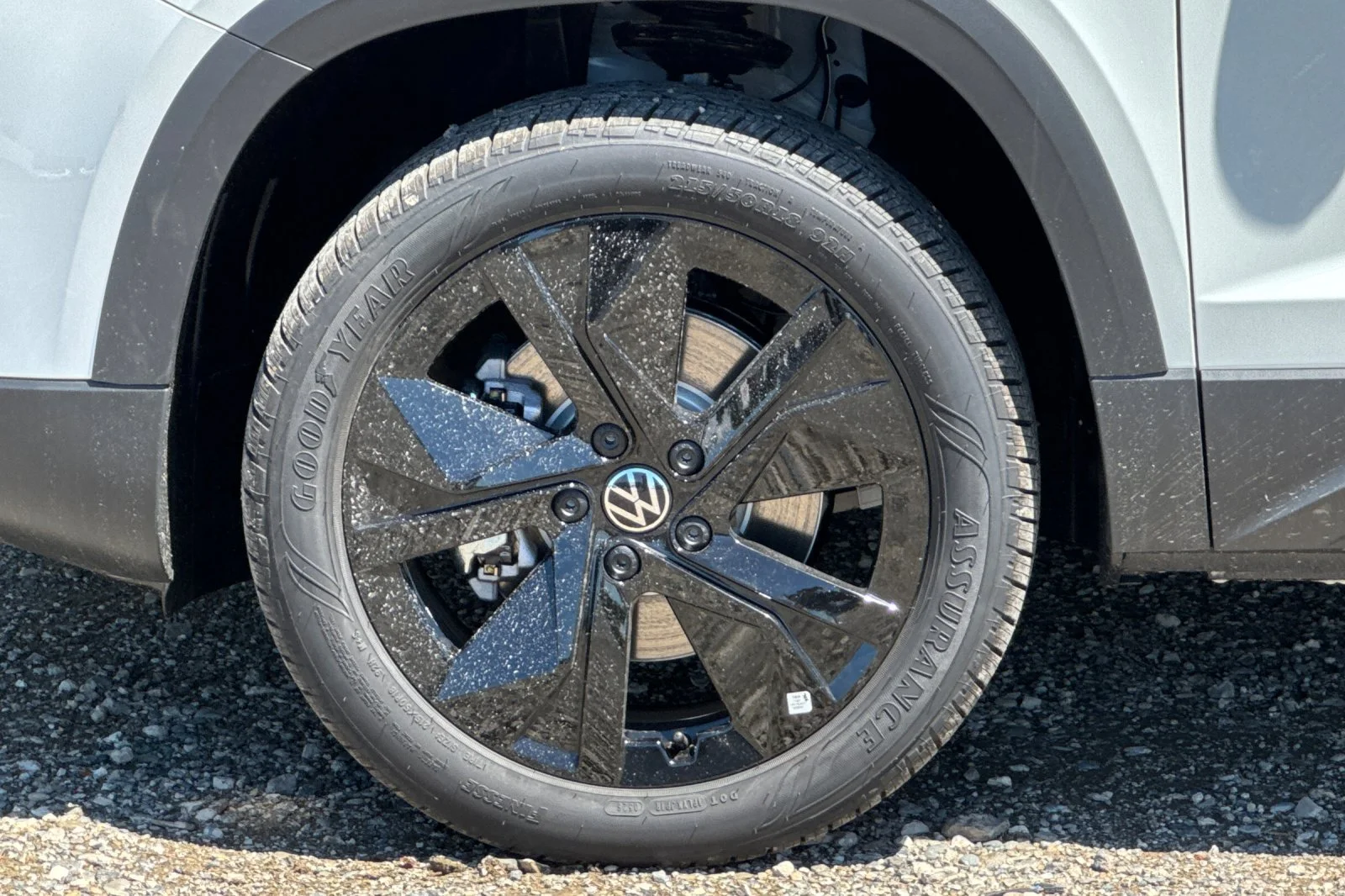 New 2026 Pure White Volkswagen SE image 25