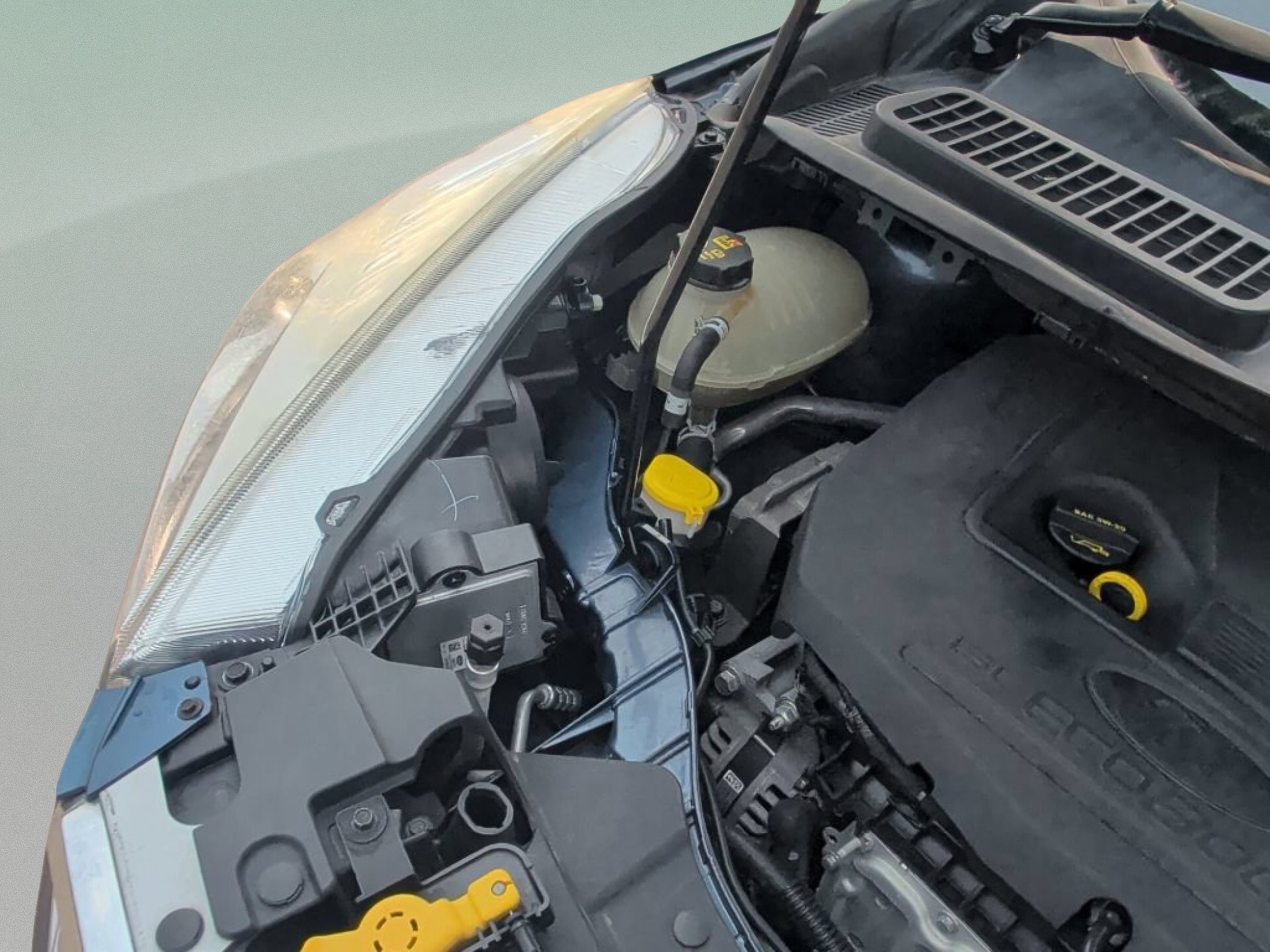 Used 2018 Blue Metallic Ford SEL image 13