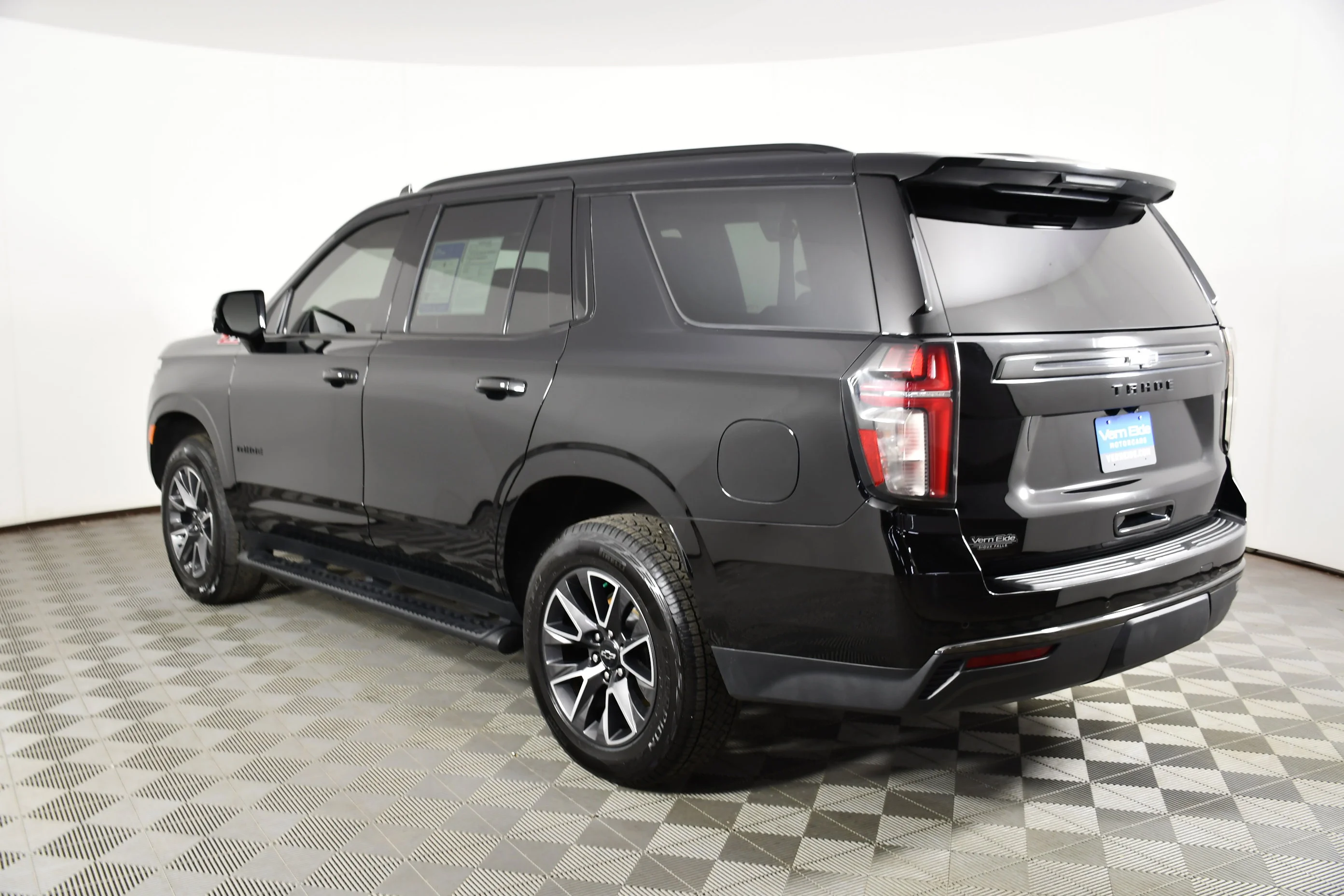Used 2021 Black Chevrolet Z71 image 8