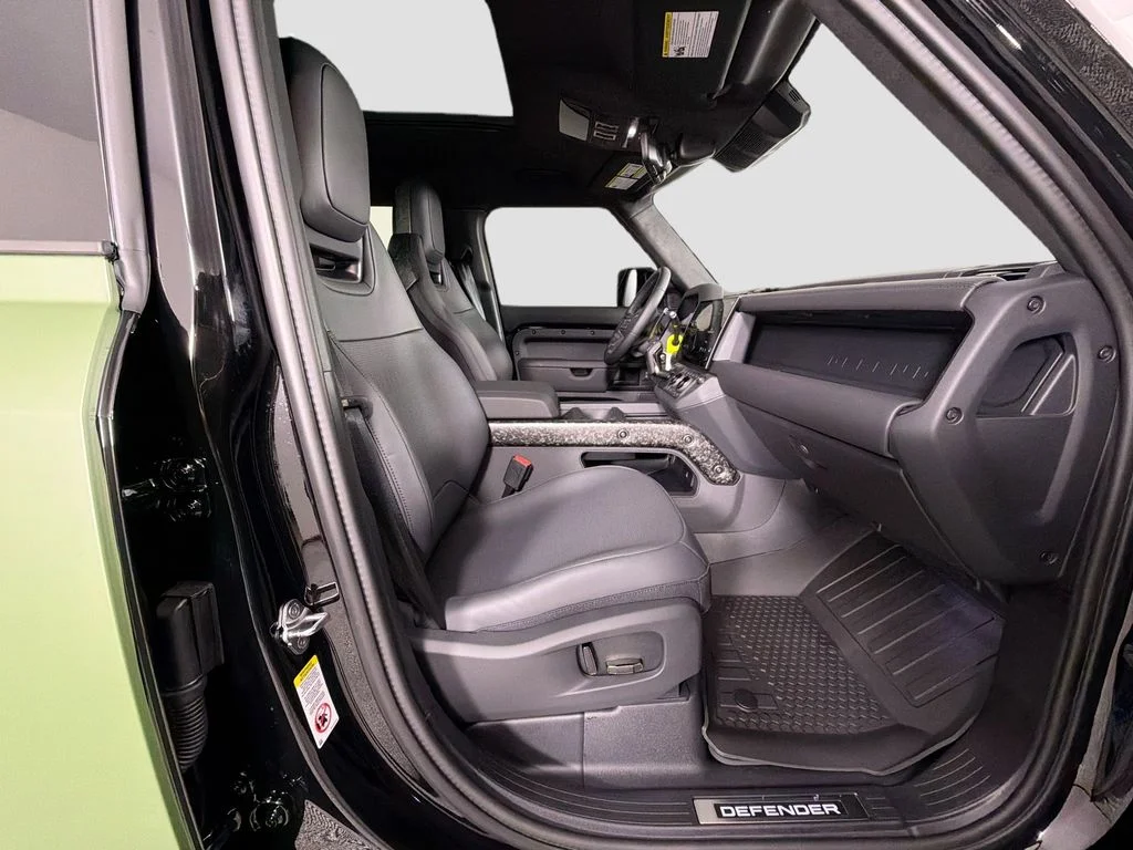 New 2026 Narvik Black Land Rover OCTA Black image 31