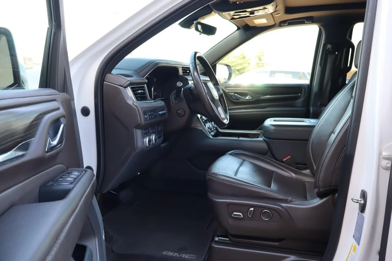 Used 2021 White Frost Tricoat GMC Denali image 10