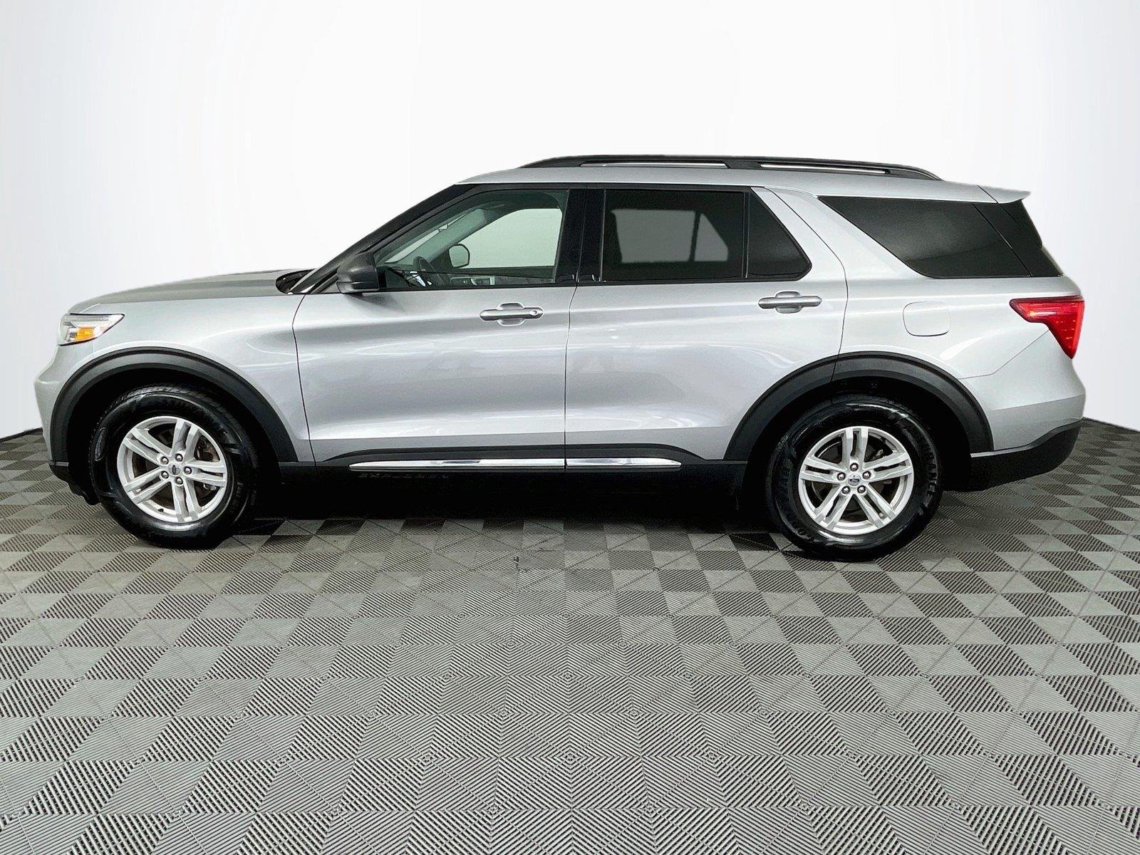 Used 2021 Iconic Silver Ford XLT image 4