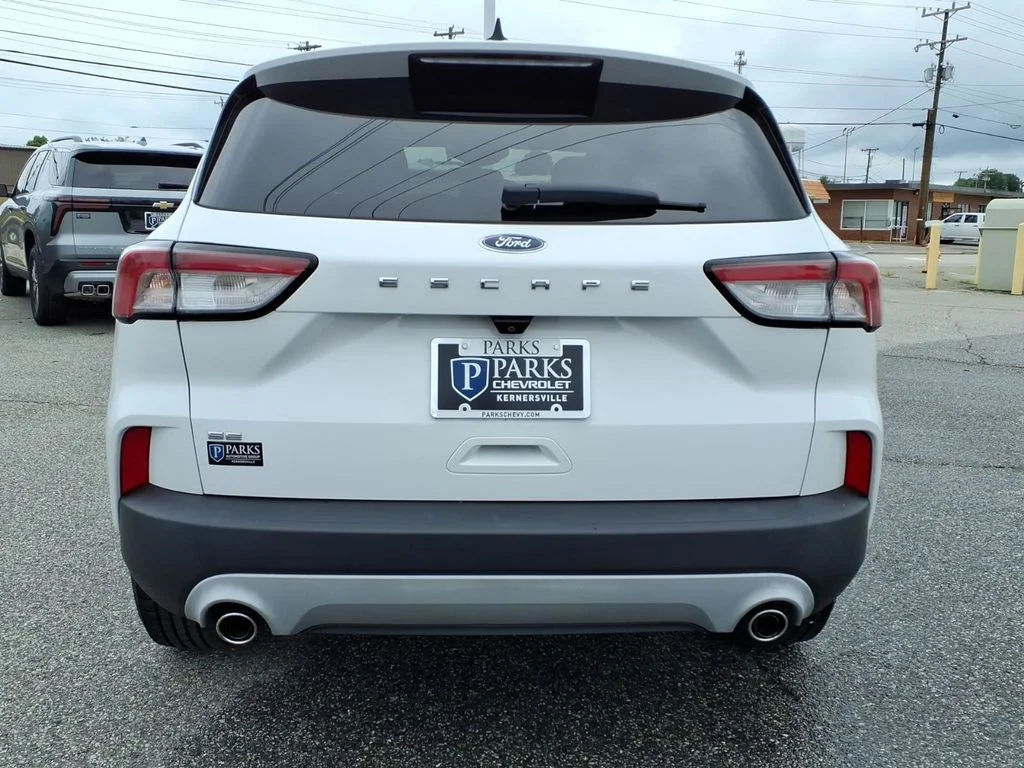 Used 2022 White Ford SE image 28