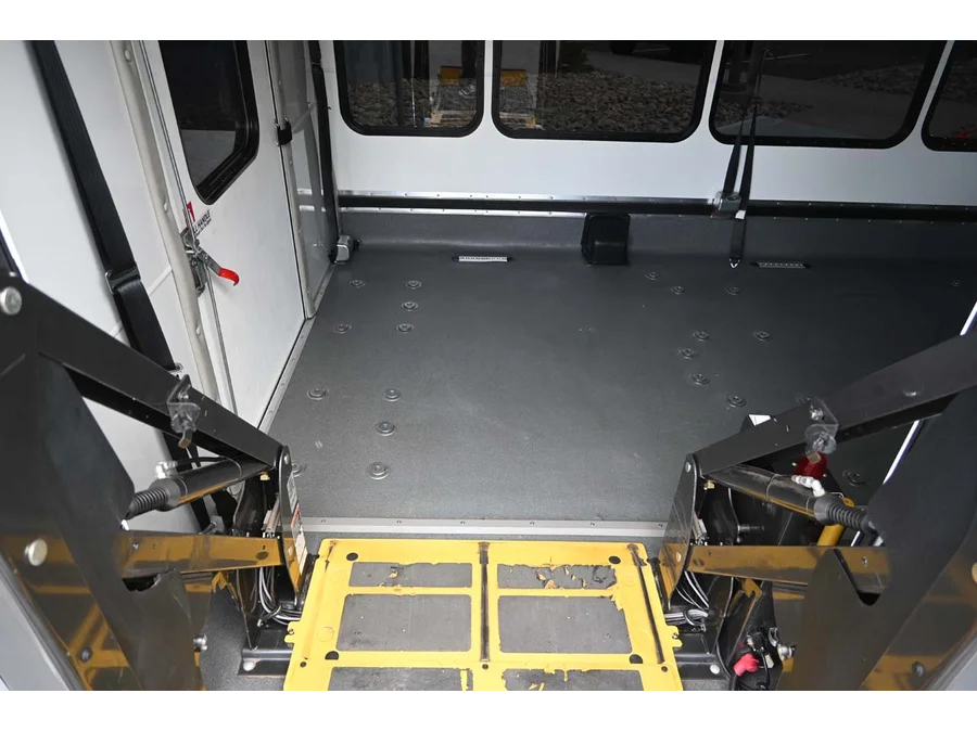 2016 Ford E-Series Cutaway Base - Photo 23