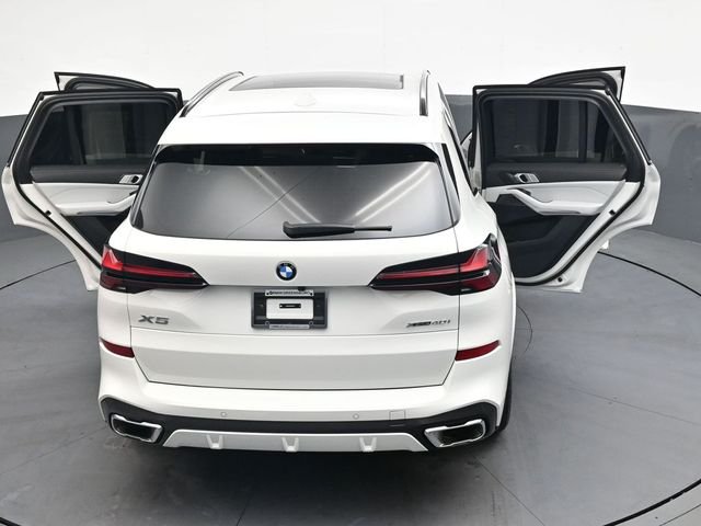 Used 2025 White BMW xDrive40i image 39