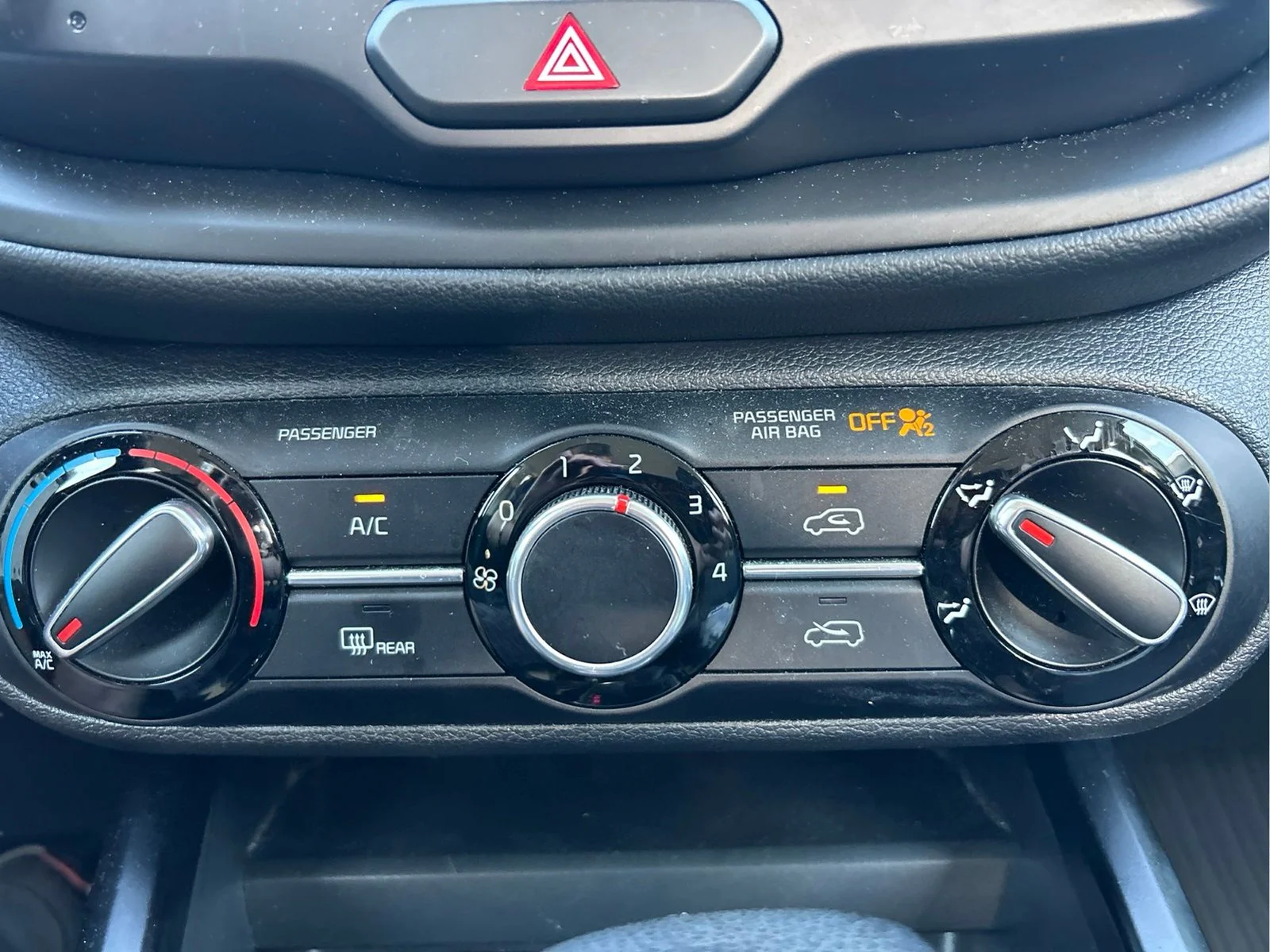 Used 2020 Sparkling Silver Kia LX image 31