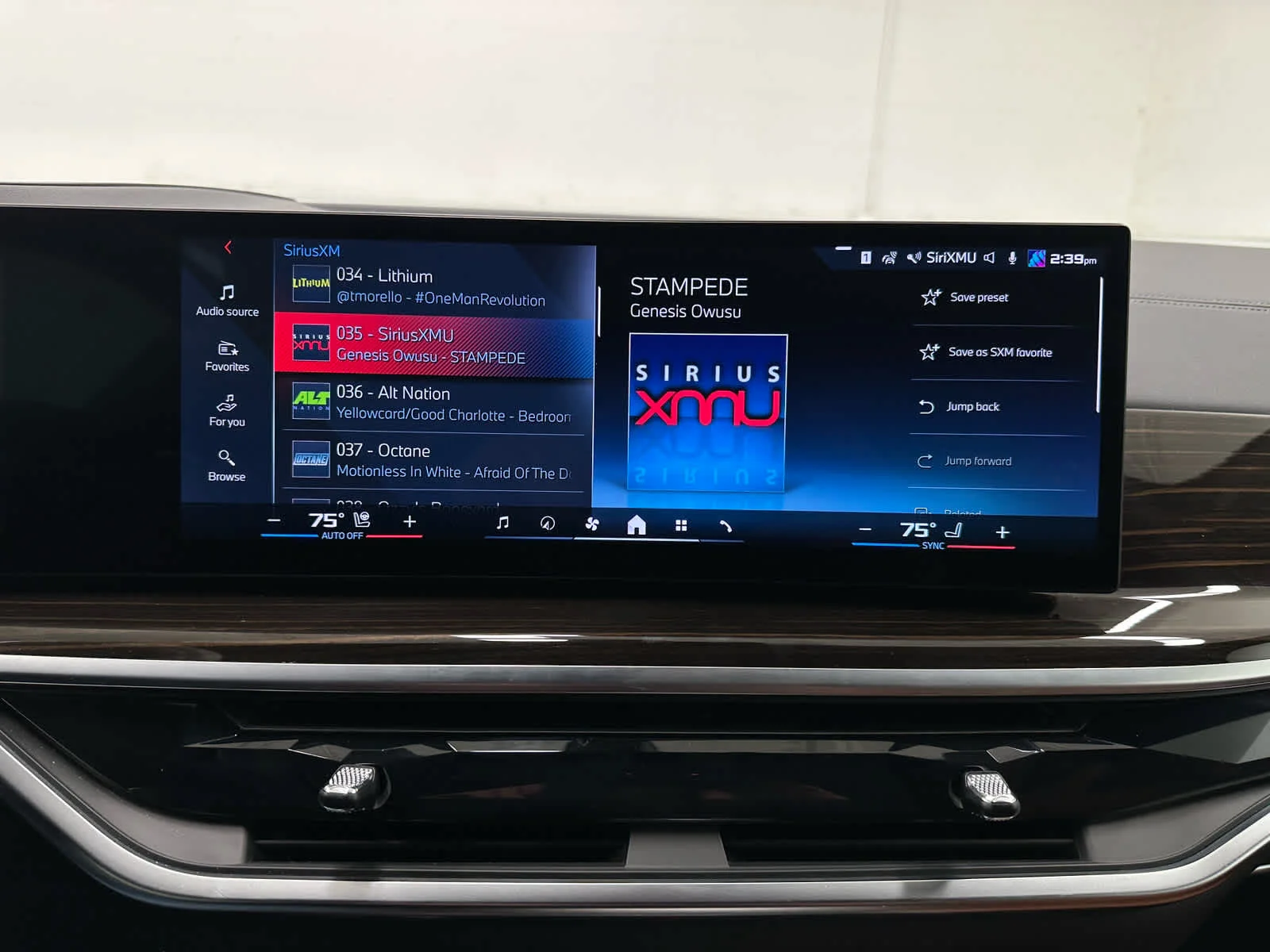 Used 2026 Brooklyn Grey Metallic BMW M60i image 33
