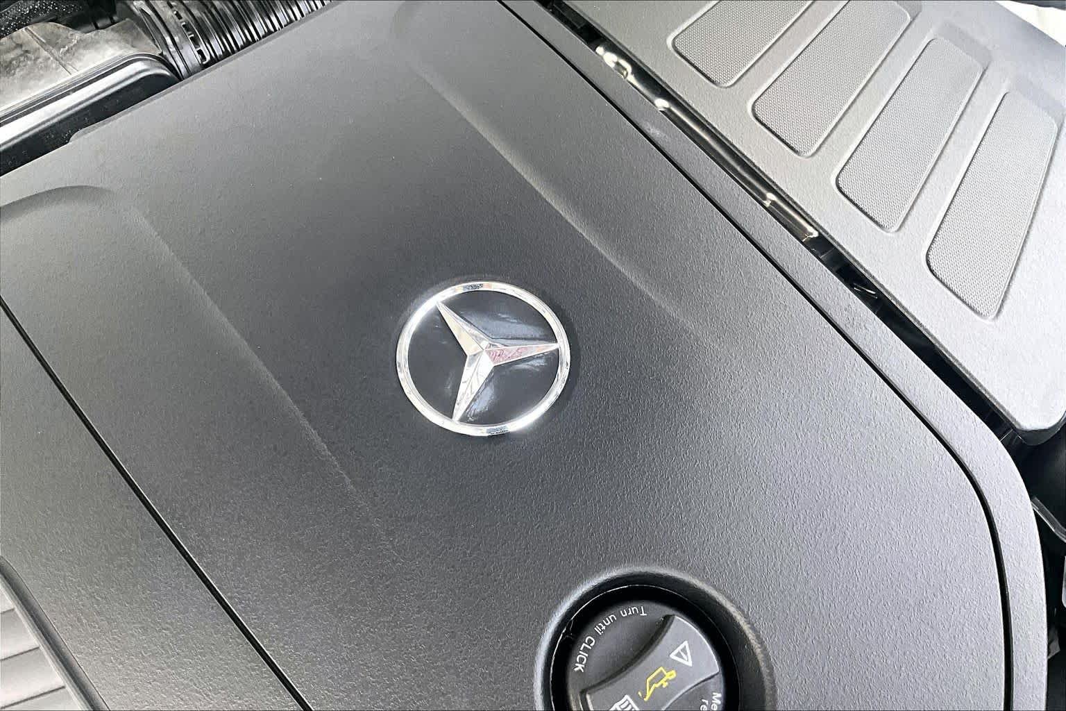 Used 2025 Polar White Mercedes-Benz GLC 350e image 33