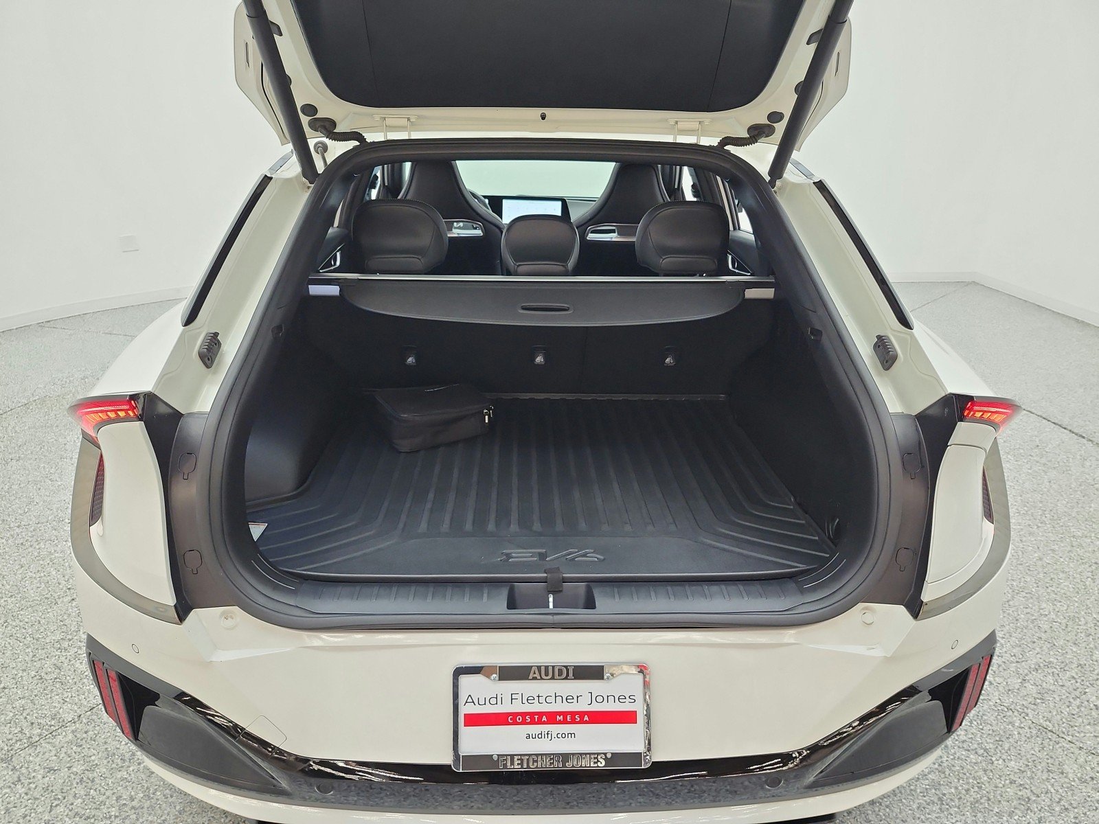 Used 2023 Snow White Pearl Kia GT image 18