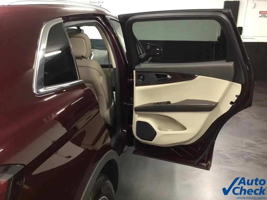 Used 2020 Red Lincoln Reserve image 31