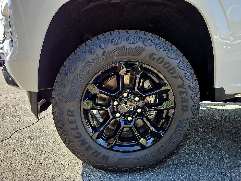 2025 Chevrolet Colorado Z71 - Photo 9