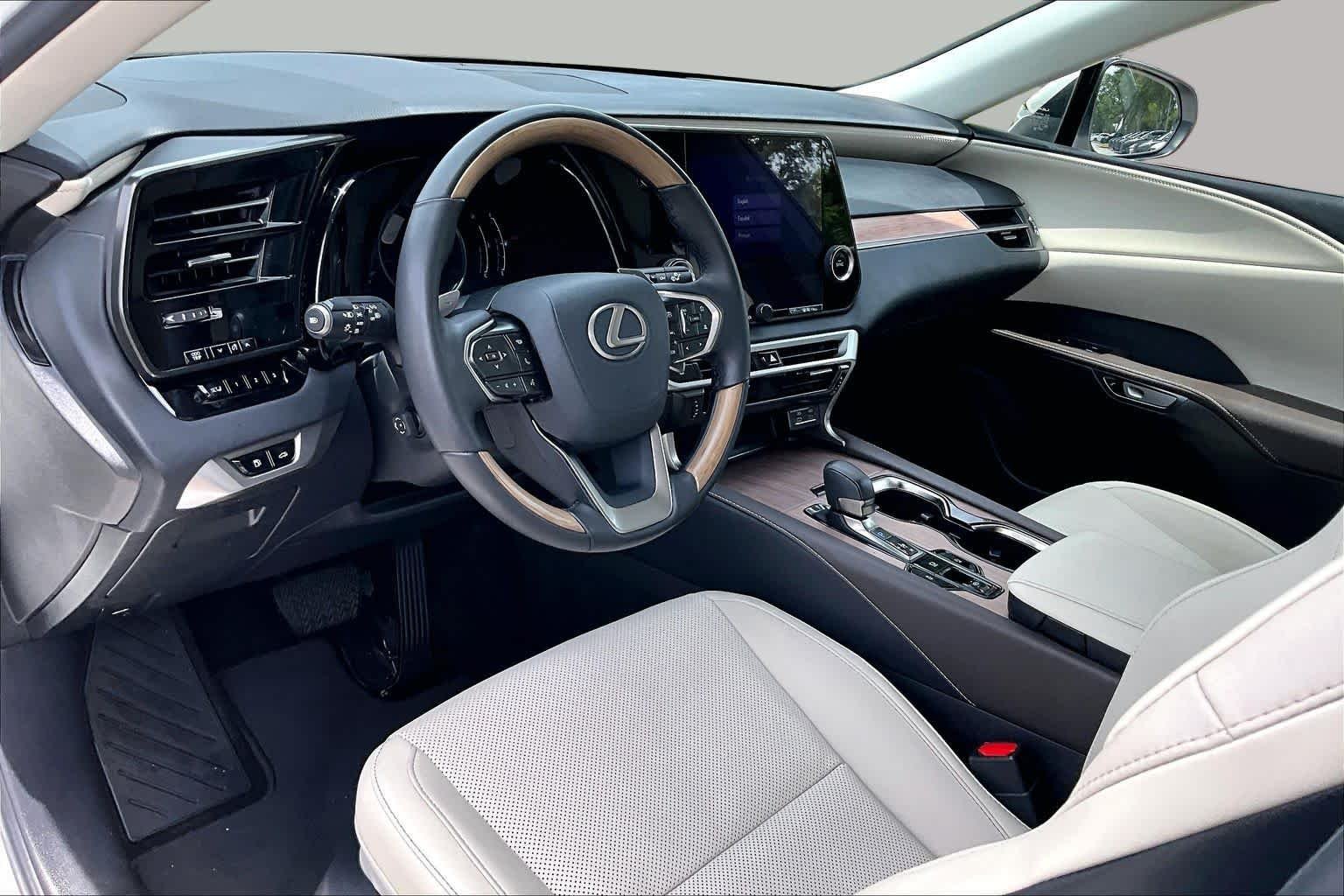 Used 2023 Eminent White Pearl Lexus Premium image 18