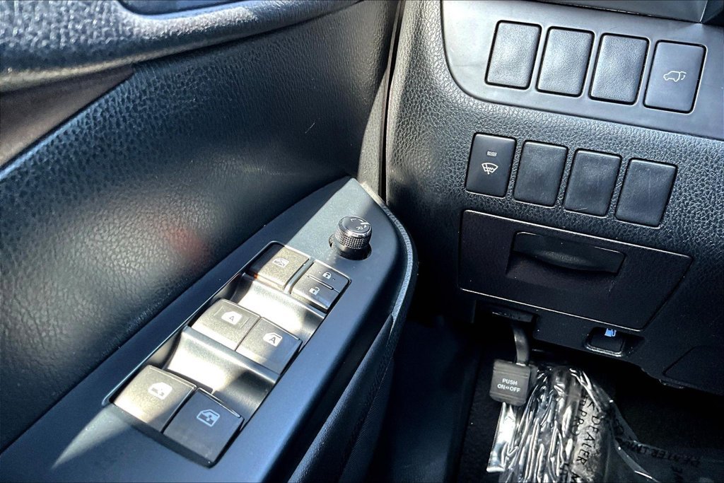 Used 2016 Gray Toyota XLE V6 image 16