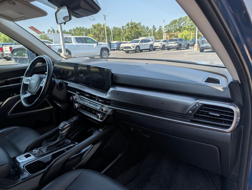 Used 2023 Black Kia S image 19