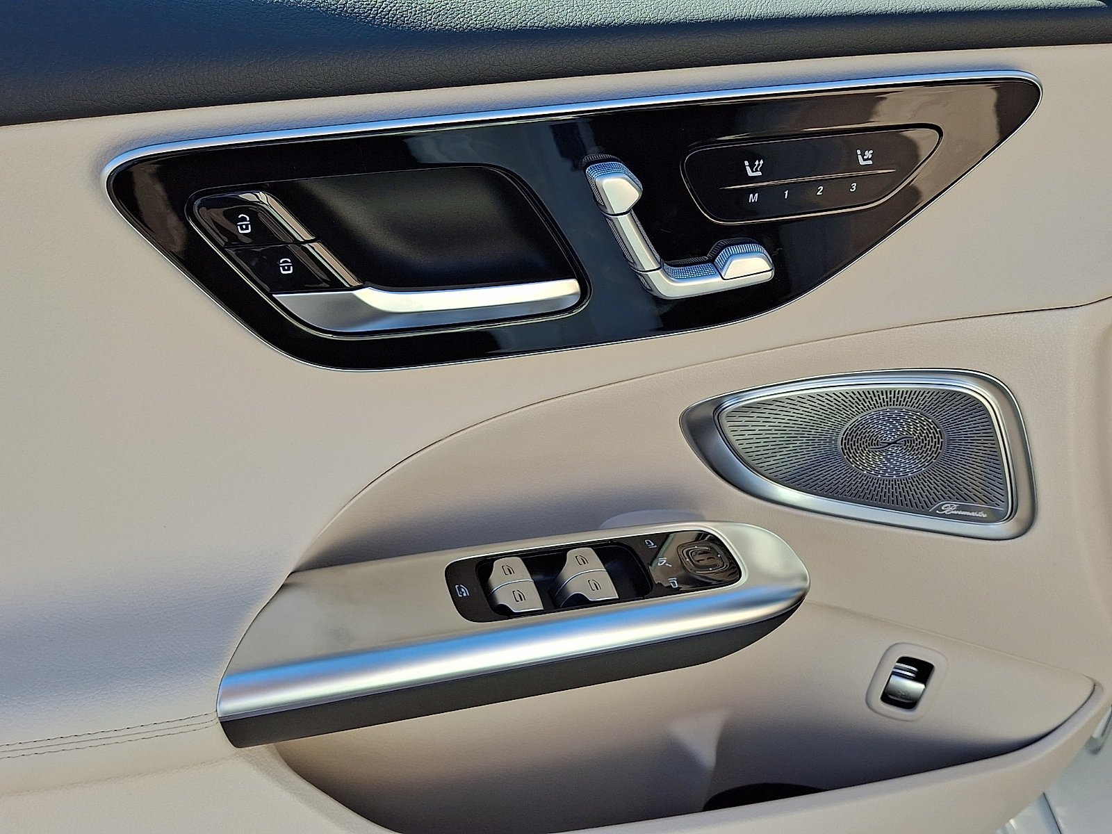 New 2027 Polar White Mercedes-Benz C 300 image 8