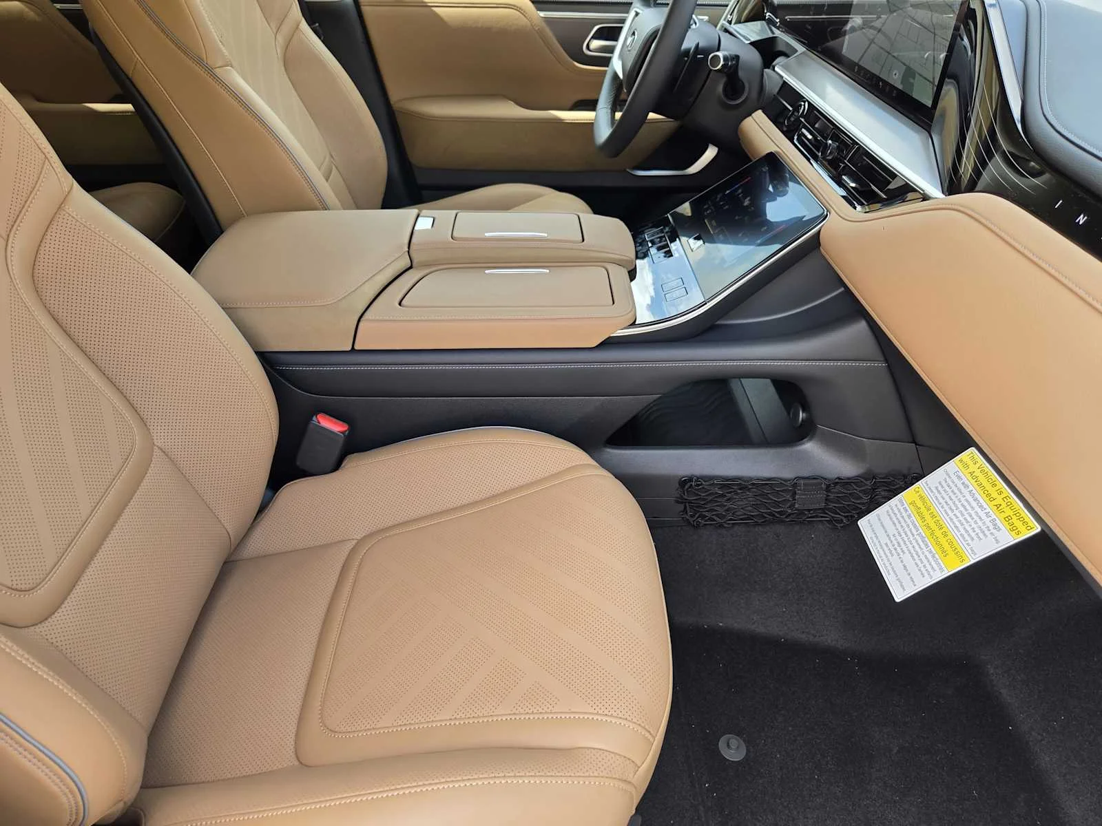 New 2026 RADIANT WHITE INFINITI Luxe 2WD image 9