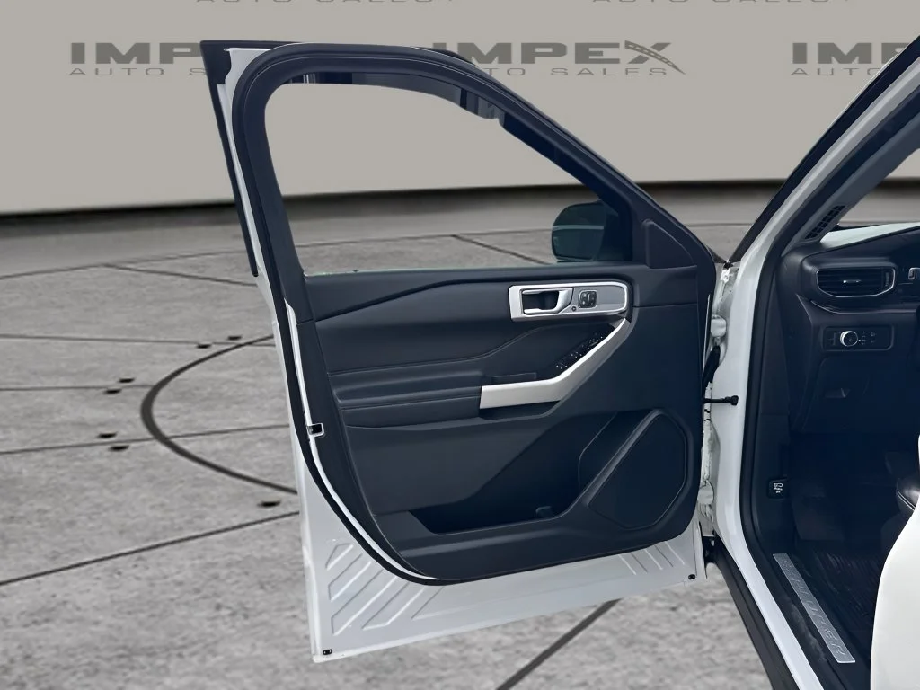 Used 2021 White Ford Limited image 28