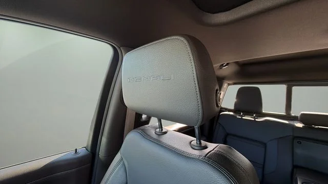 Used 2022 White GMC Denali image 36