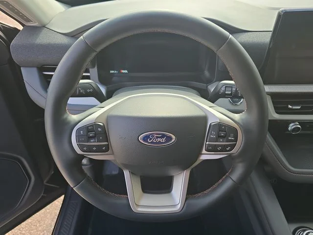 Used 2026 Agate Black Metallic Ford Active image 25
