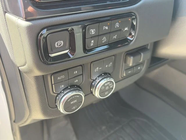 New 2026 White GMC AT4 image 17