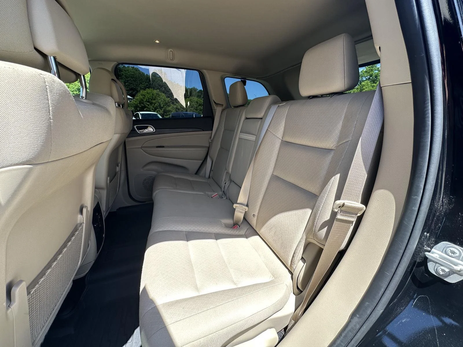 Used 2020 Diamond Black Jeep Laredo E image 11